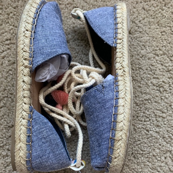 Brand New Toms - Picture 3 of 13
